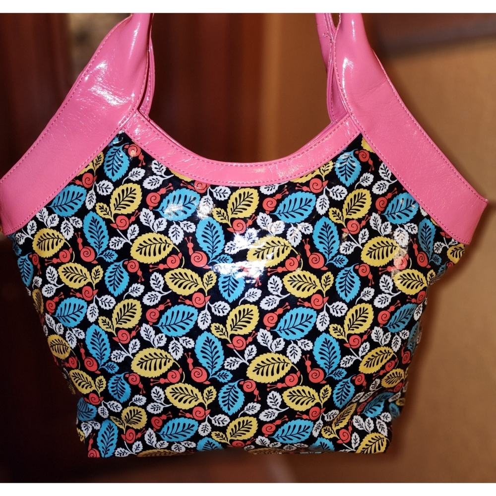 Vera Bradley Fan Club Frill Tote Bag in Happy Snails Vinyl